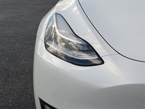 Used 2020 Tesla Model Y Performance image 9