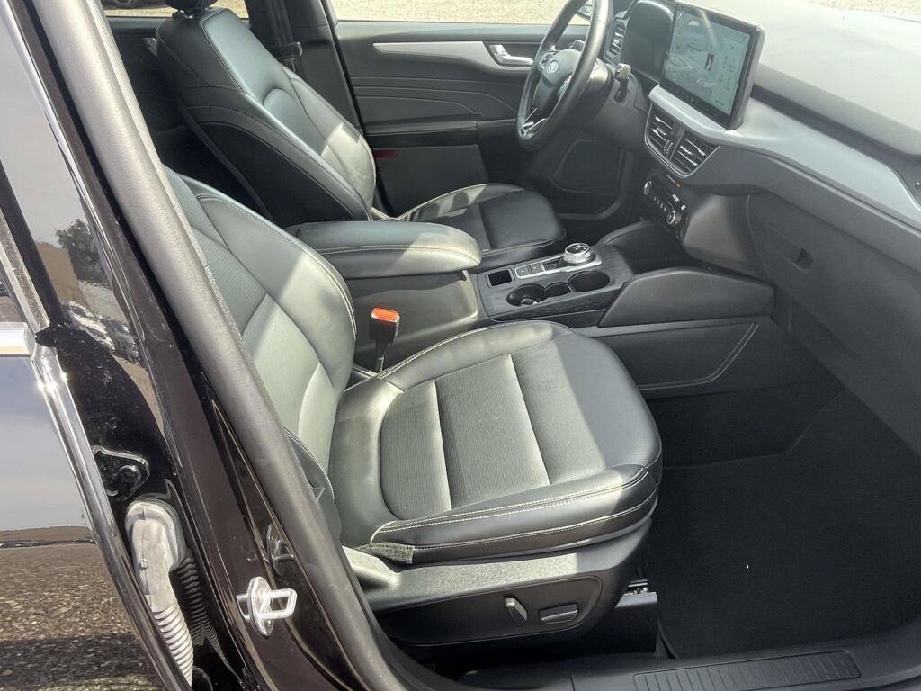 Used 2025 Ford Escape Platinum AWD/4WD image 22