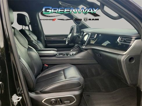 Used 2022 Jeep Wagoneer Series III w/ Flexible Seating Group image 10