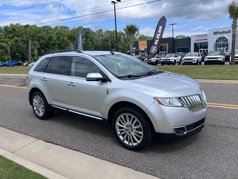 Used 2013 Lincoln MKX FWD image 1