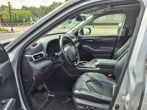 Used 2021 Toyota Highlander Platinum AWD/4WD image 21