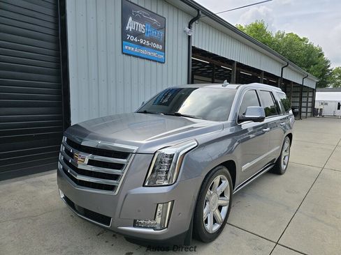 Used 2019 Cadillac Escalade Premium Luxury RWD image 2