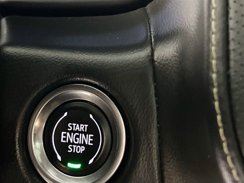 Used 2023 GMC Yukon SLT w/ SLT Luxury Package image 24