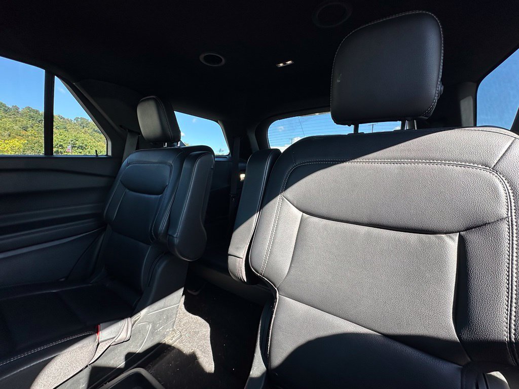 Used 2020 Ford Explorer XLT w/ Equipment Group 202A AWD/4WD image 18