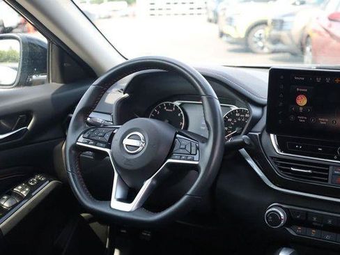 Used 2023 Nissan Altima 2.5 SR w/ SR Premium Package FWD image 22
