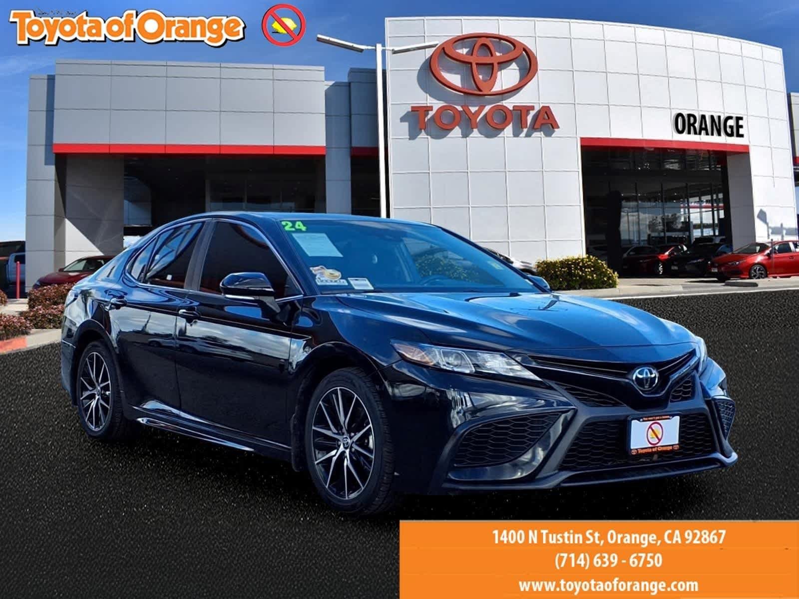Used 2024 Toyota Camry SE FWD image 1