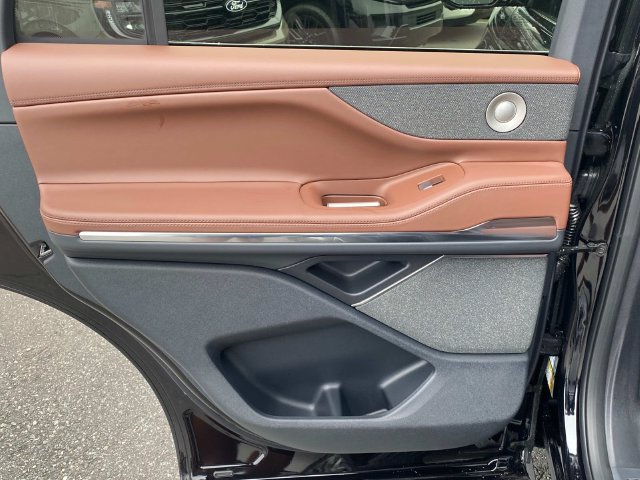 New 2027 Lincoln Navigator Reserve AWD/4WD image 9