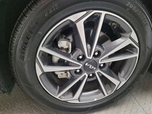 Used 2023 Kia Forte LXS image 31