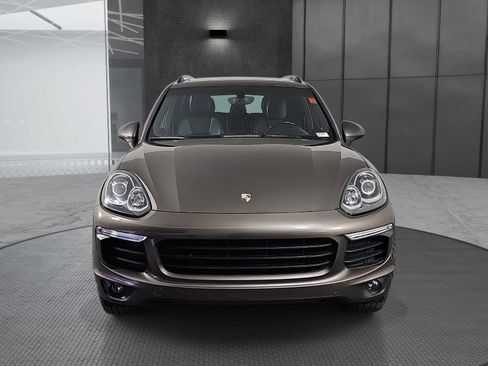 Used 2016 Porsche Cayenne AWD/4WD image 2