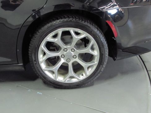 Used 2018 Chrysler 300 C w/ Sun, Sound & Nav Package image 10