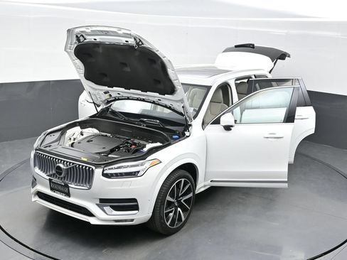 Used 2024 Volvo XC90 B6 Plus w/ Protection Package Premier AWD/4WD image 40