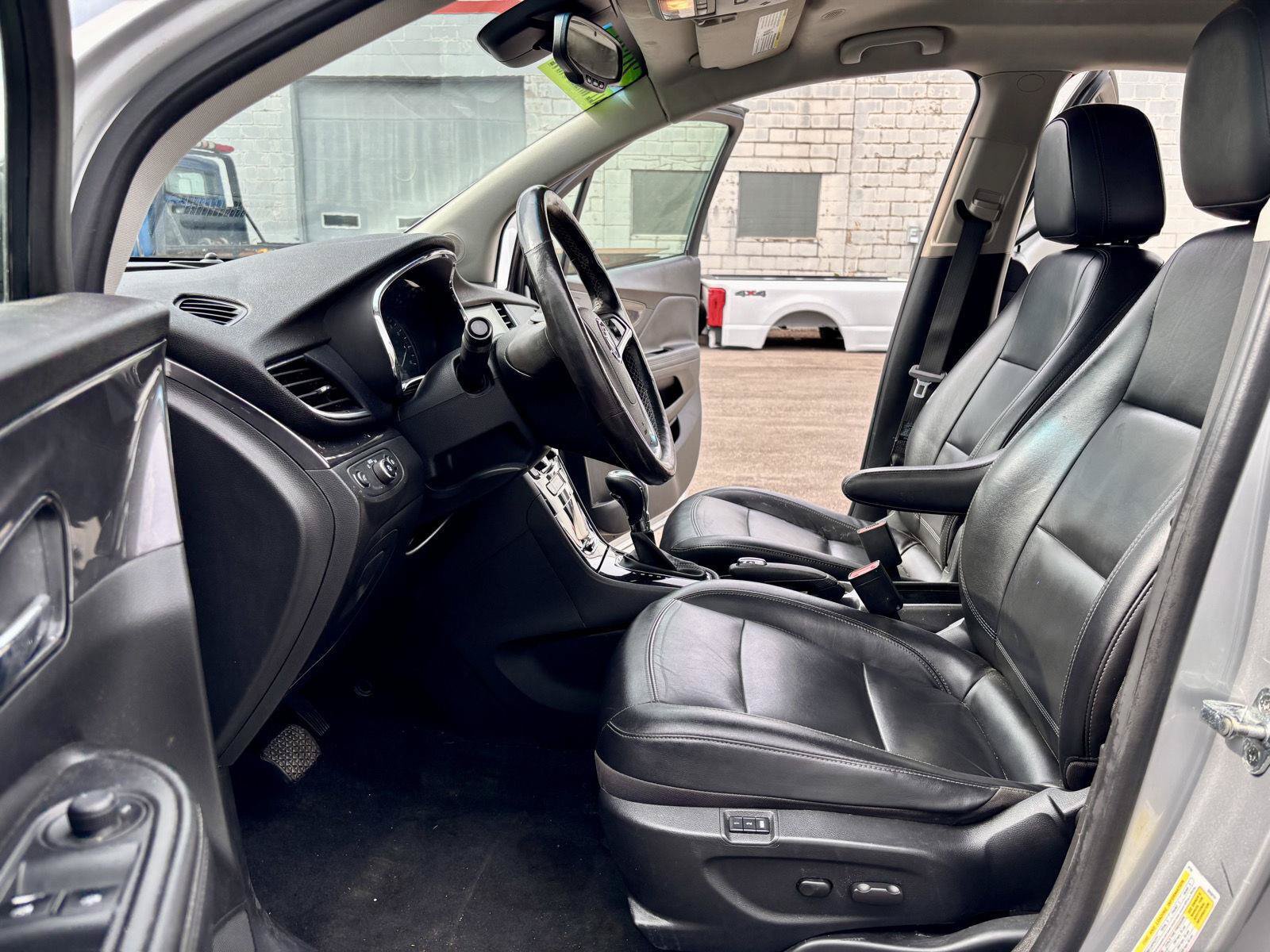 Used 2020 Buick Encore Essence AWD/4WD image 2