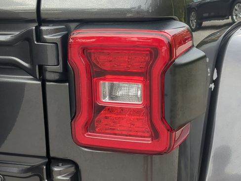 Used 2021 Jeep Wrangler Unlimited Sahara image 37