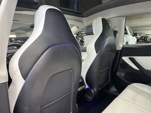 Used 2022 Tesla Model Y Long Range image 23