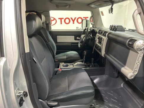 Used 2008 Toyota FJ Cruiser Base image 12