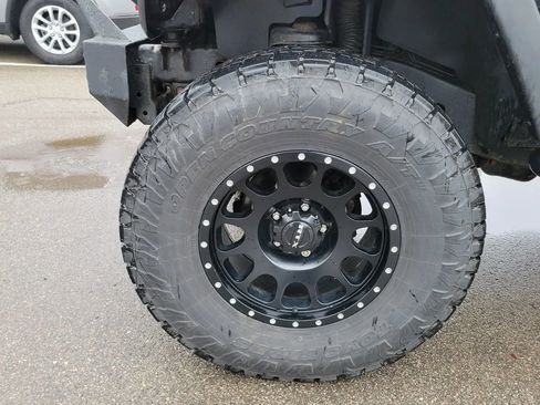 Used 2017 Jeep Wrangler Sport w/ Quick Order Package 23S AWD/4WD image 11