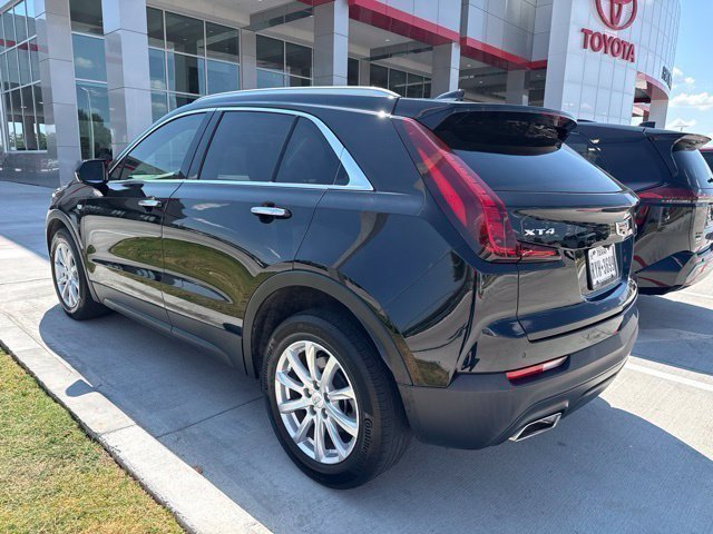 Used 2023 Cadillac XT4 Luxury w/ Cold Weather Package FWD image 6