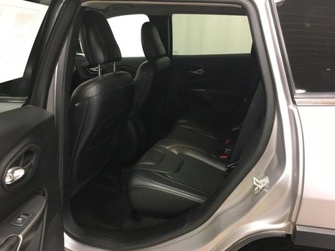 Used 2020 Jeep Cherokee Latitude Lux w/ Comfort/Convenience Group image 17