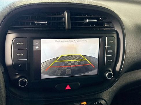 Used 2025 Kia Soul LX w/ LX Technology Package FWD image 16