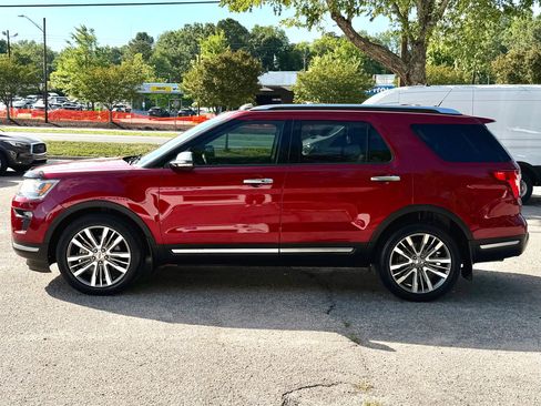 Used 2018 Ford Explorer Platinum AWD/4WD image 4