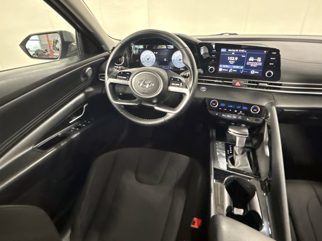 Used 2022 Hyundai Elantra SEL w/ Convenience Package FWD image 17