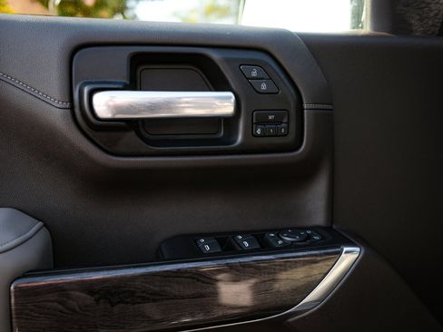 Used 2020 Chevrolet Silverado 1500 LTZ w/ LTZ Premium Package image 15