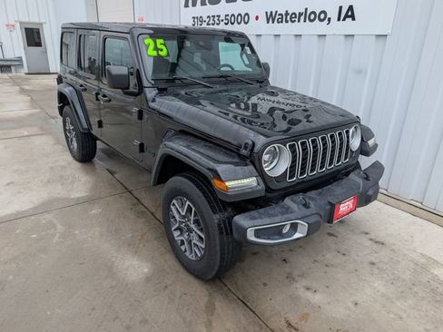 Used 2025 Jeep Wrangler Unlimited Sahara AWD/4WD image 10