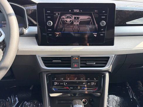 New 2026 Volkswagen Taos SE FWD image 18