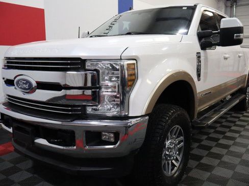 Used 2019 Ford F250 Lariat w/ Lariat Value Package AWD/4WD image 3