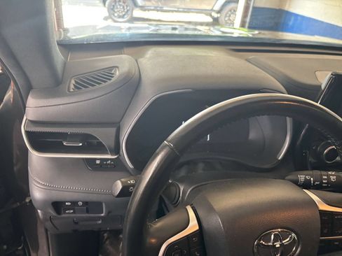 Used 2025 Toyota Highlander XSE AWD/4WD image 34