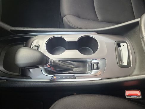 Used 2022 Chevrolet Malibu LT image 25