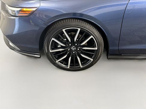 Used 2023 Honda Accord Touring image 11
