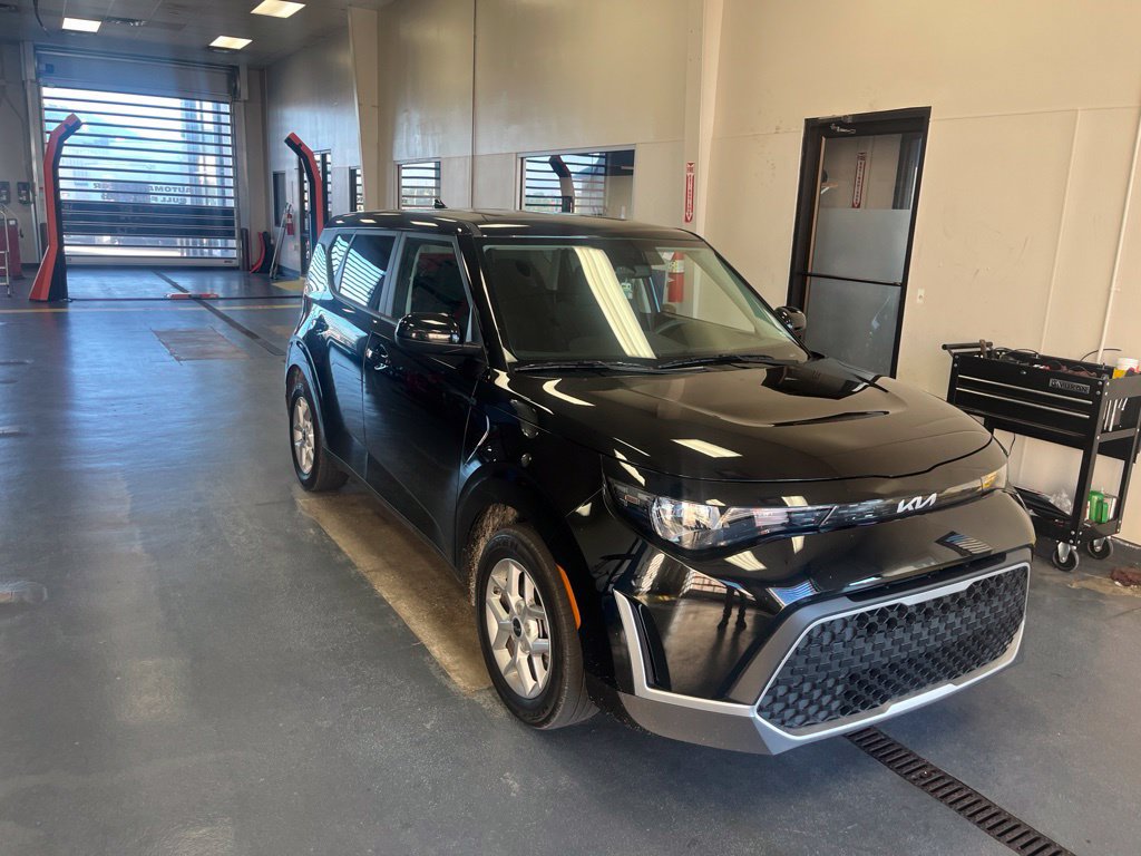 Used 2025 Kia Soul LX w/ LX Technology Package FWD image 1