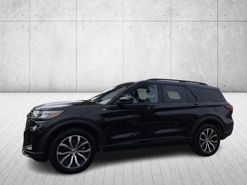 Used 2025 Ford Explorer ST-Line image 9