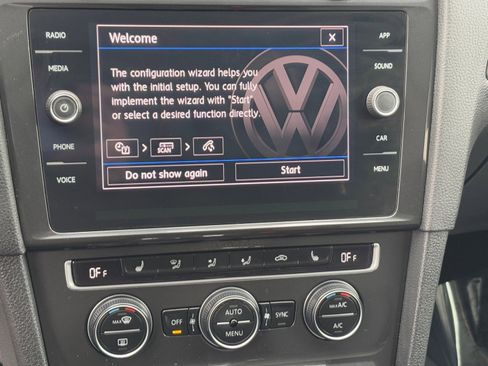 Used 2019 Volkswagen Golf S image 24