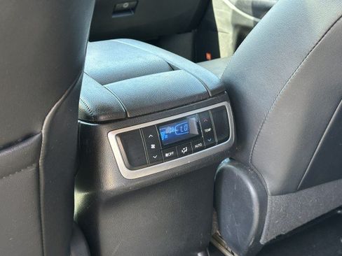 Used 2019 Toyota Highlander Limited w/ Carpet Mat Package (TMS) AWD/4WD image 15