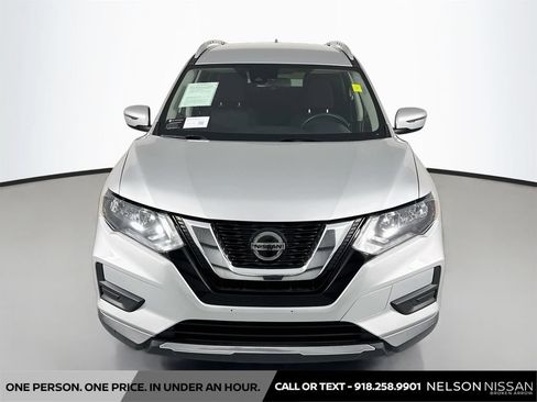 Used 2019 Nissan Rogue SV FWD image 2