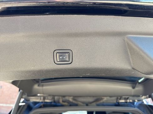 Used 2021 Chevrolet Tahoe High Country AWD/4WD image 11