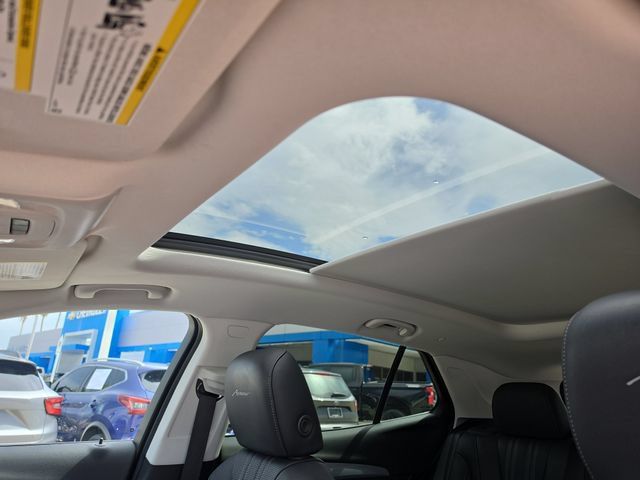 Used 2025 Buick Envision Avenir AWD/4WD image 33