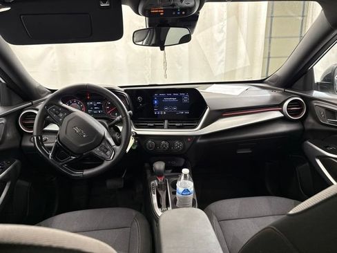 Used 2025 Chevrolet Trax RS w/ Sunroof Package FWD image 13