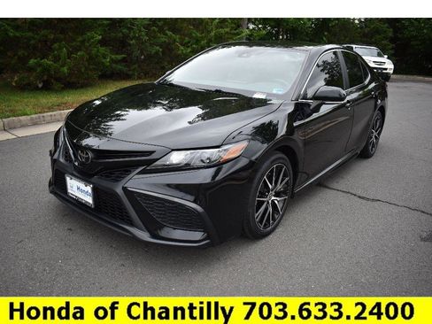 Used 2023 Toyota Camry SE FWD image 3