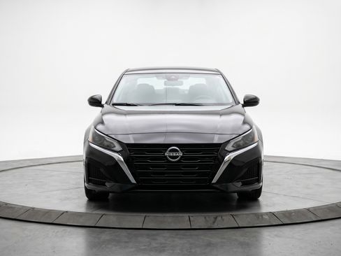 Used 2025 Nissan Altima 2.5 SV image 2