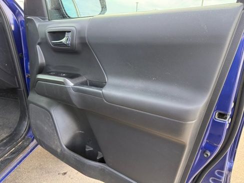 Used 2023 Toyota Tacoma TRD Off-Road image 33