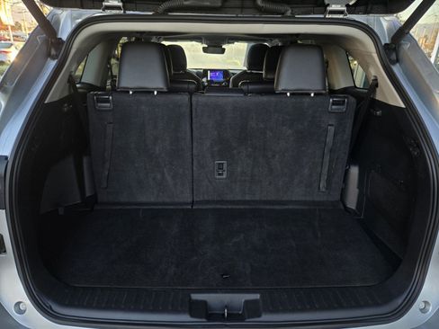 Certified 2024 Toyota Highlander XLE image 25