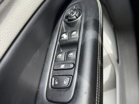 Used 2018 Jeep Compass Latitude w/ Popular Equipment Group FWD image 22