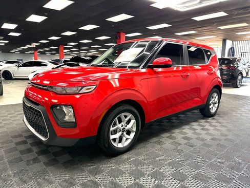 Used 2022 Kia Soul LX w/ Technology Package FWD image 8