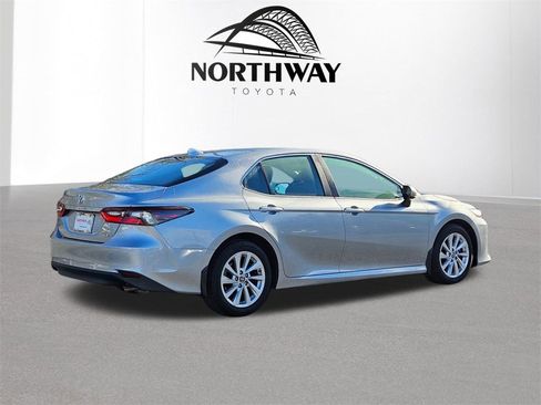 Used 2023 Toyota Camry LE image 4
