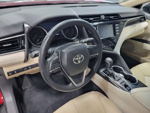 Used 2018 Toyota Camry XLE FWD image 12