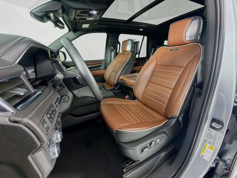 Used 2024 GMC Yukon Denali Ultimate AWD/4WD image 5
