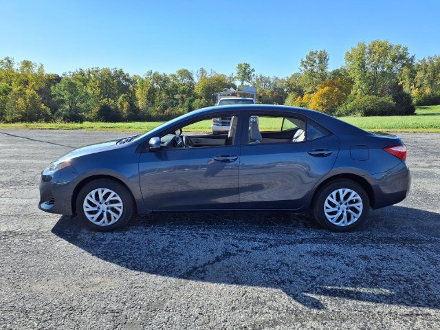 Used 2017 Toyota Corolla LE w/ Carpet Mat Package (TMS) FWD image 9